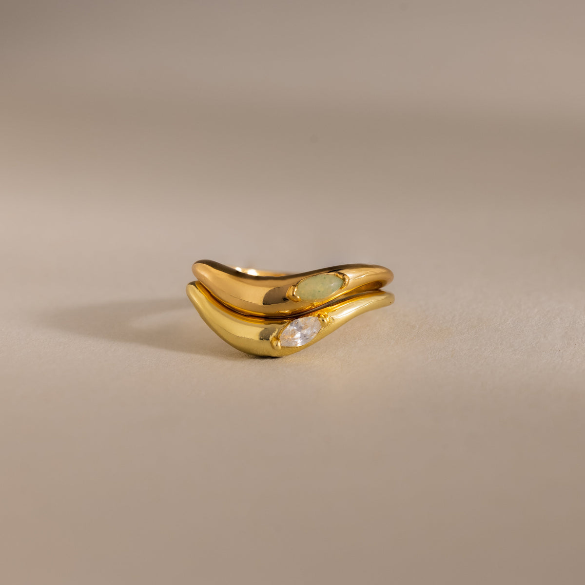 Zen gemstone curve ring