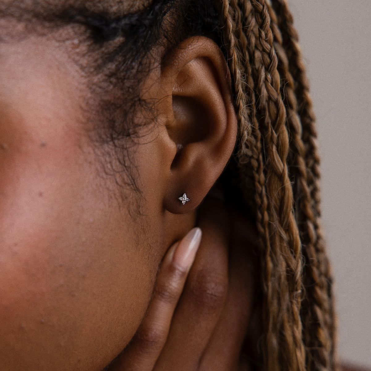 Hera flower studs