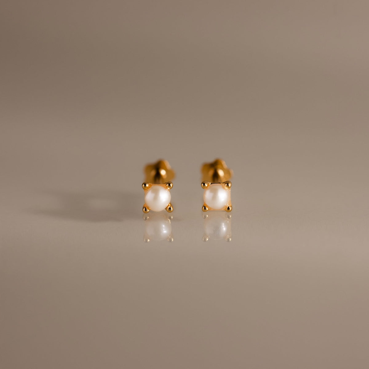 Baby Venus flat back studs
