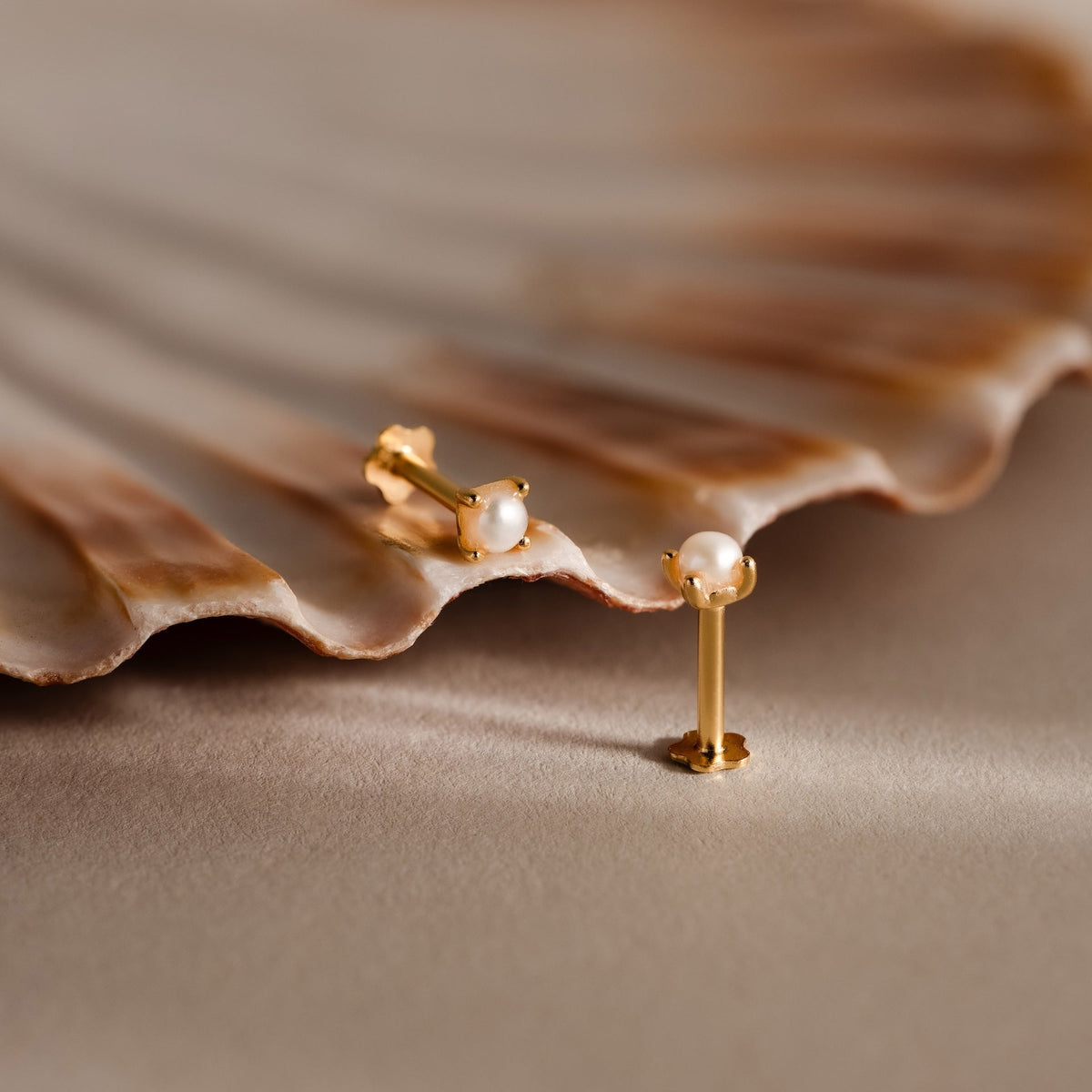 Baby Venus flat back studs