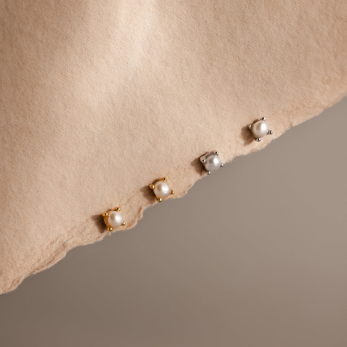 Baby Venus flat back studs