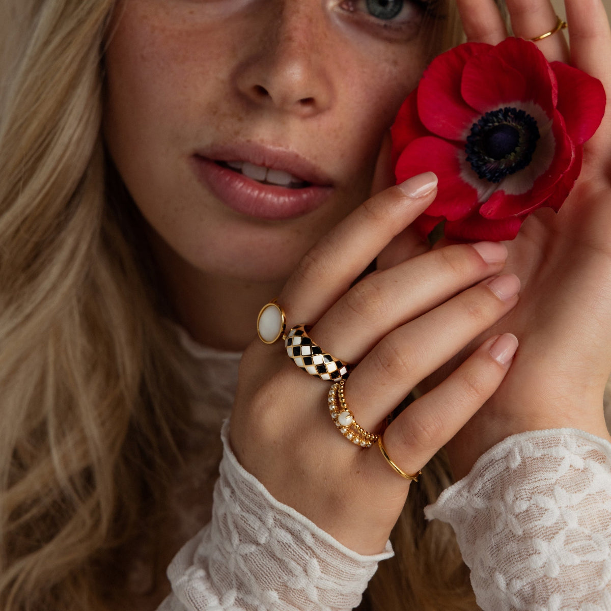 Checkered dome ring