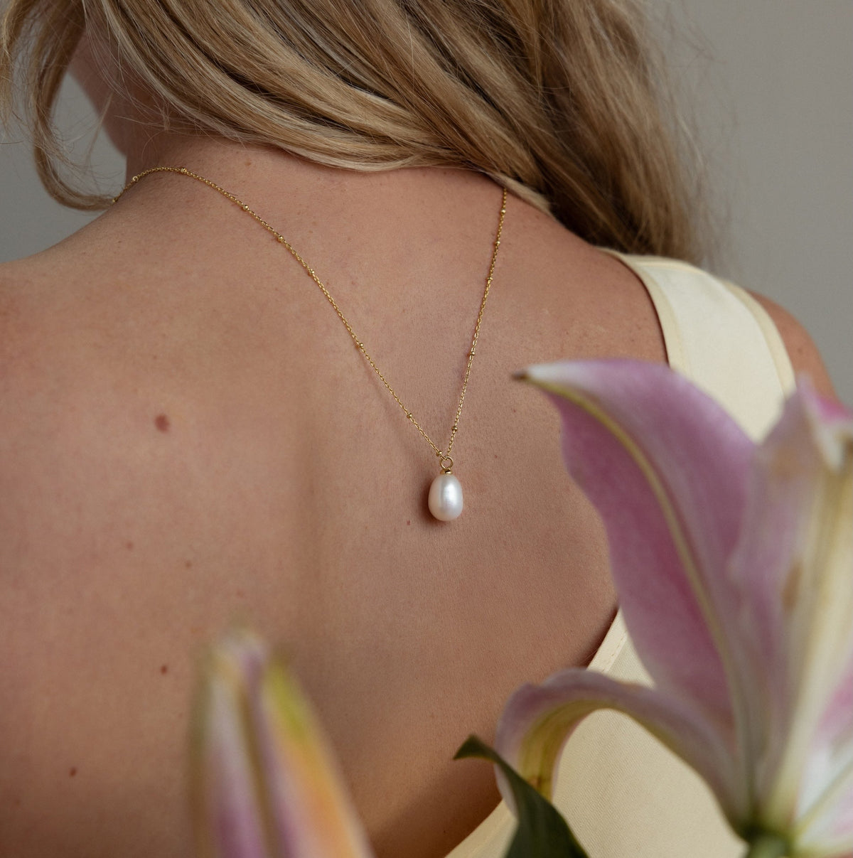 Ariel pearl necklace