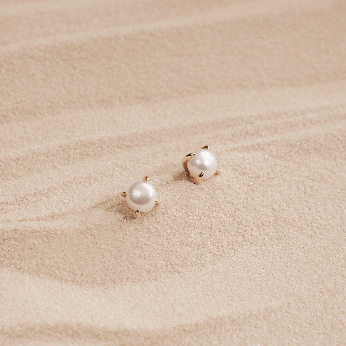Zoe pearl studs