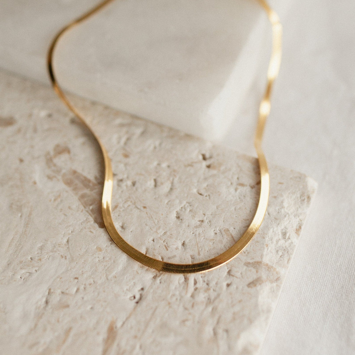 Thick herringbone necklace