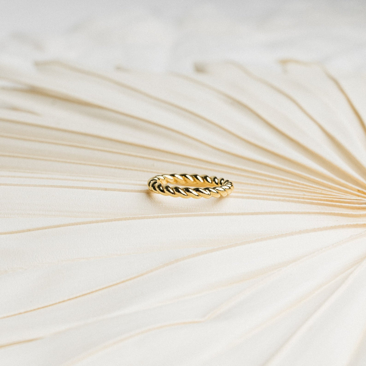 Tia twisted ring
