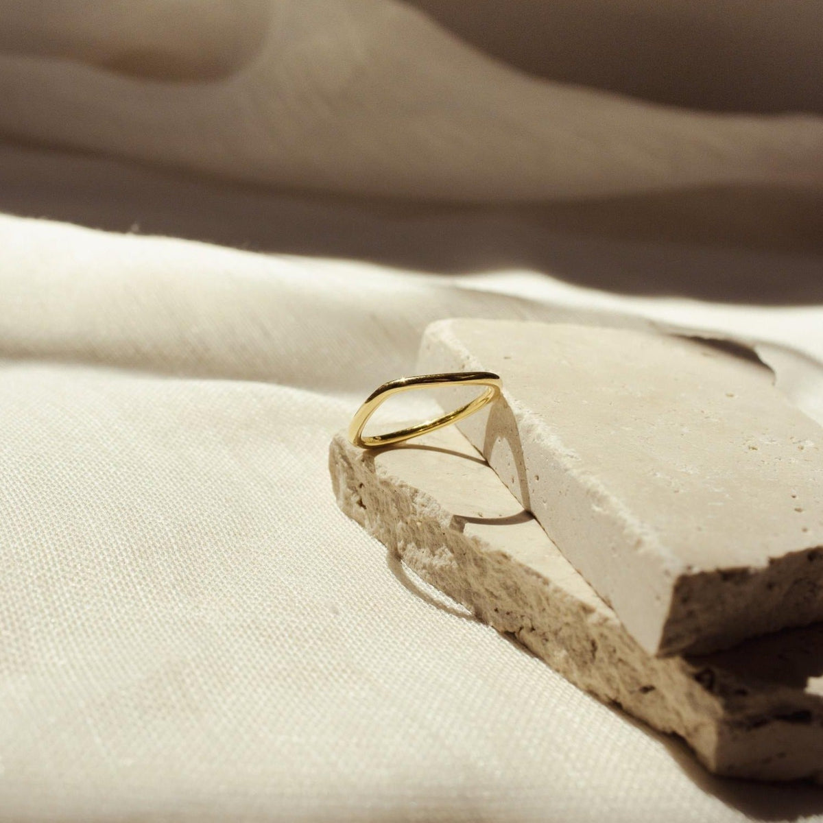 Dainty wave band