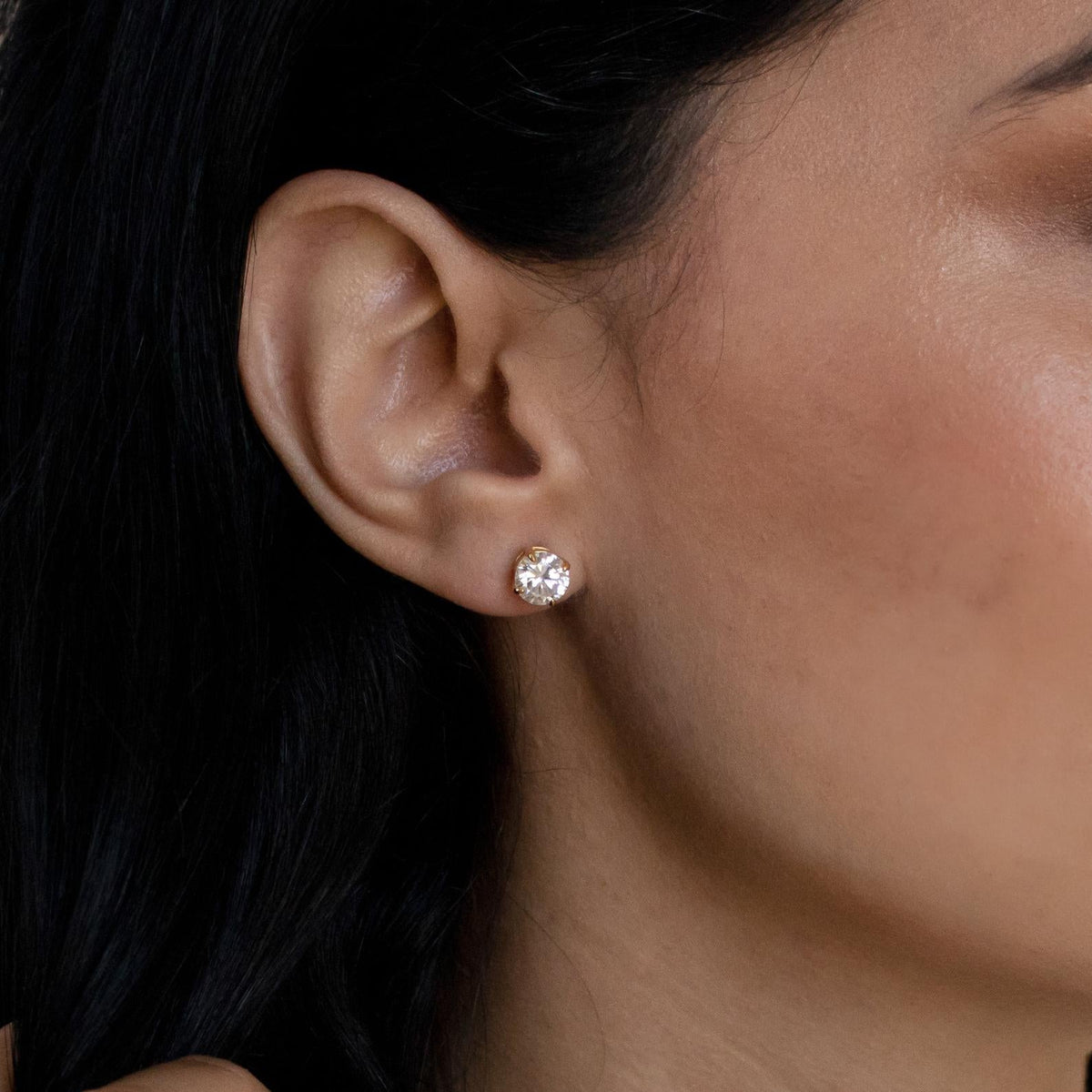 Round diamond studs