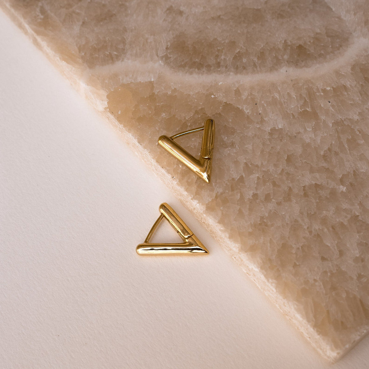 Triangle huggies