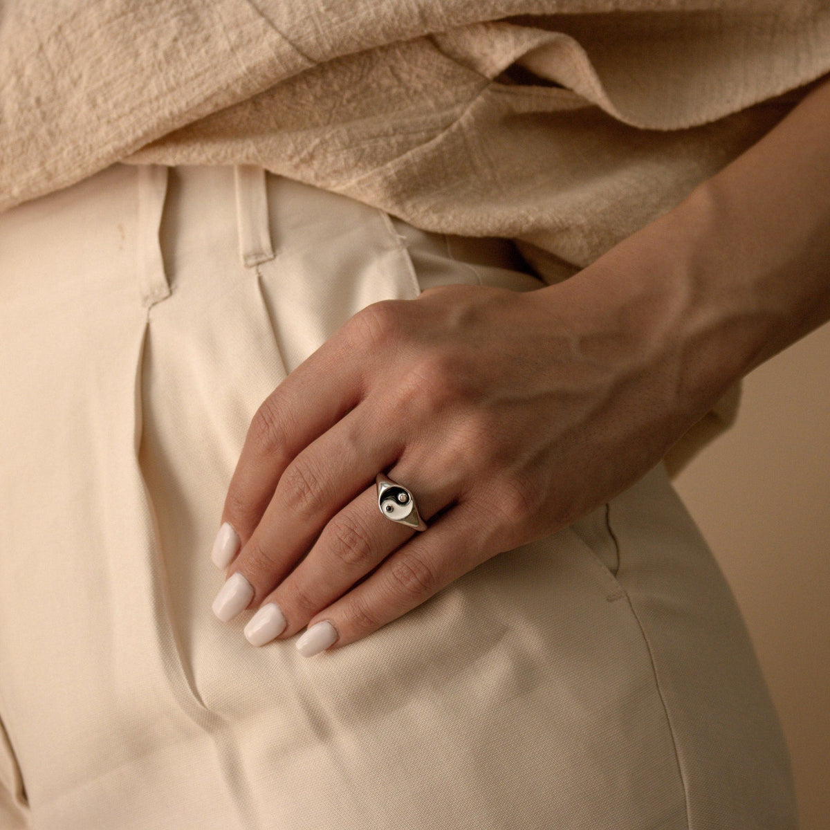Yin yang ring