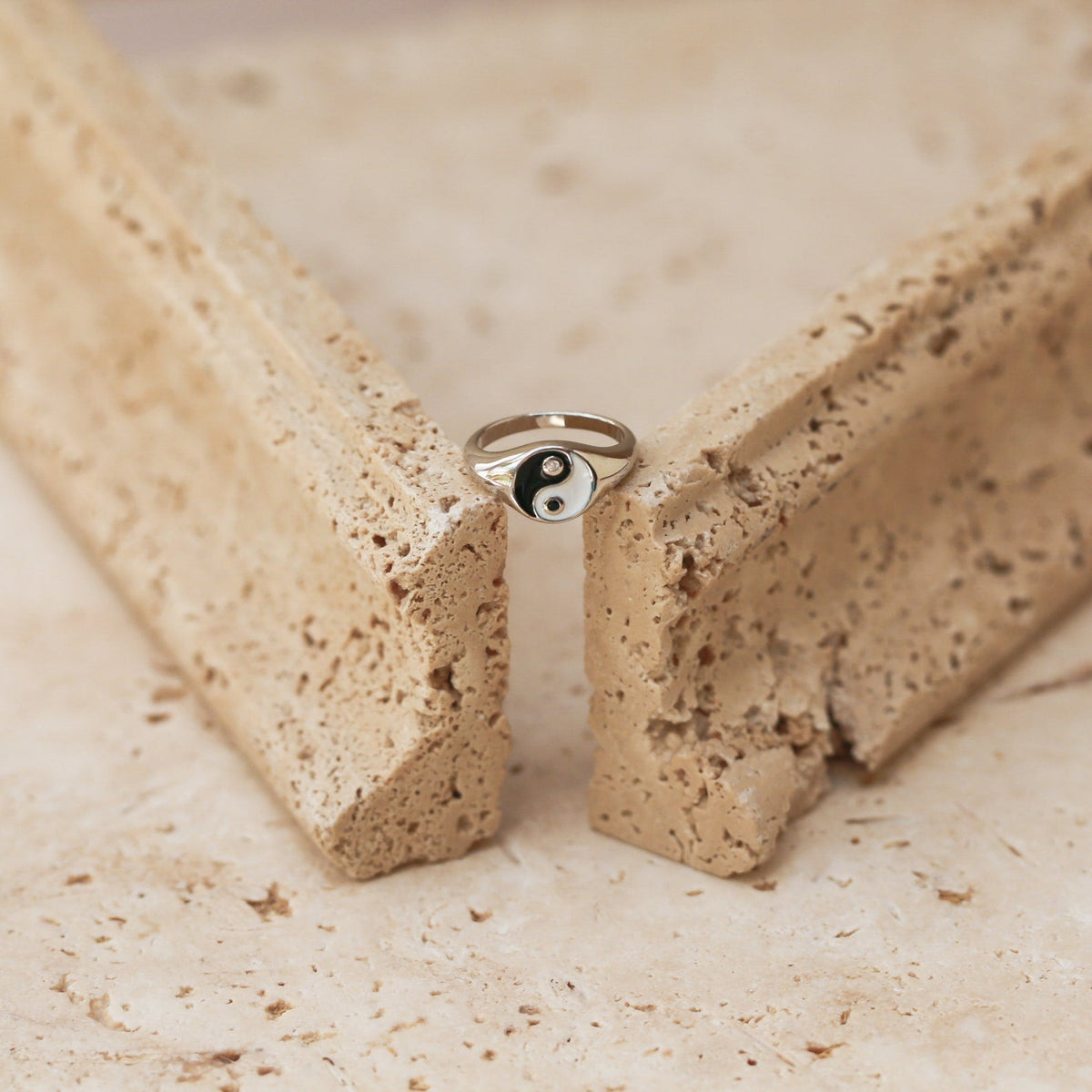 Yin yang ring