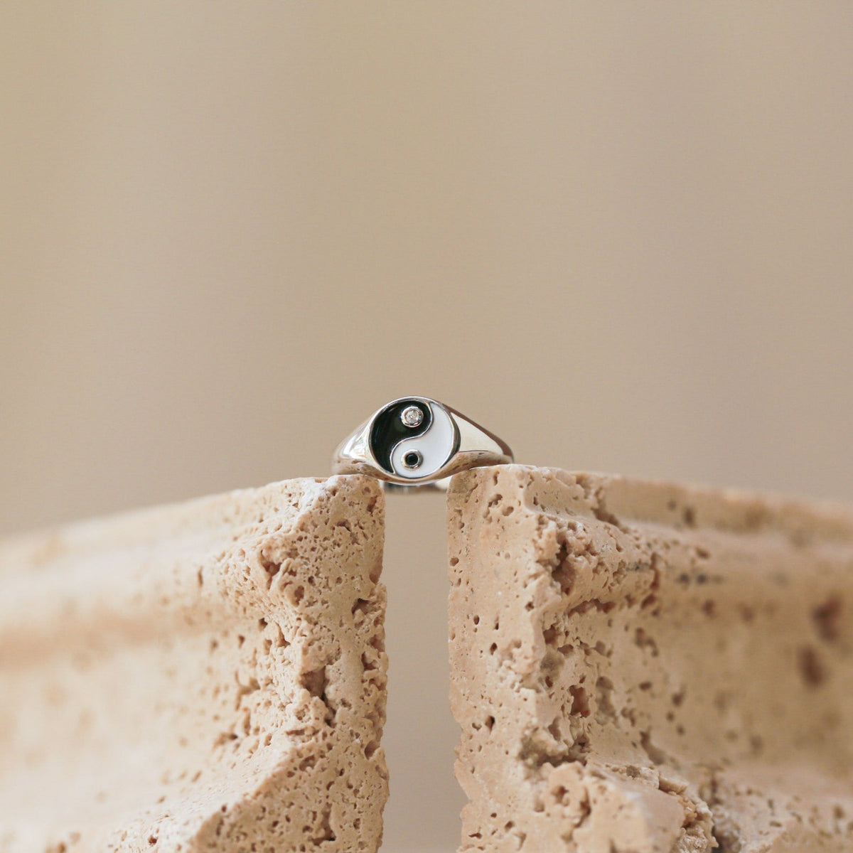 Yin yang ring