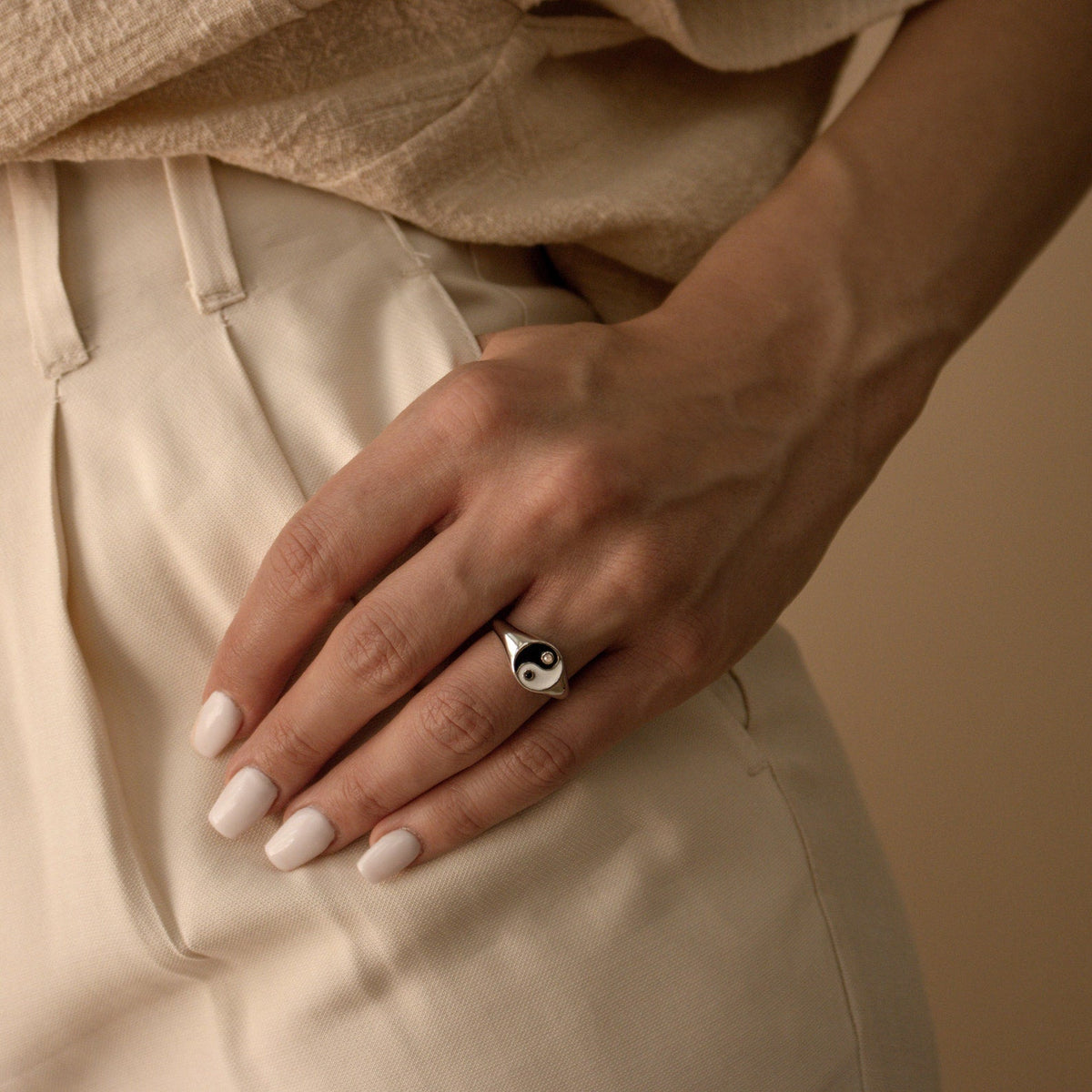 Yin yang ring