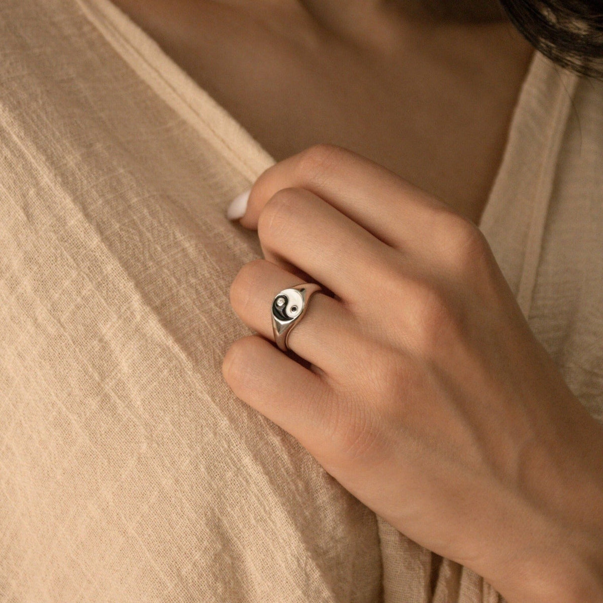 Yin yang ring