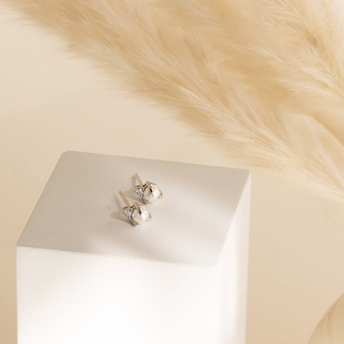 Julia pearl studs