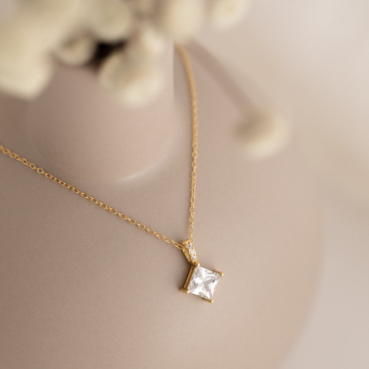 Carina diamond necklace