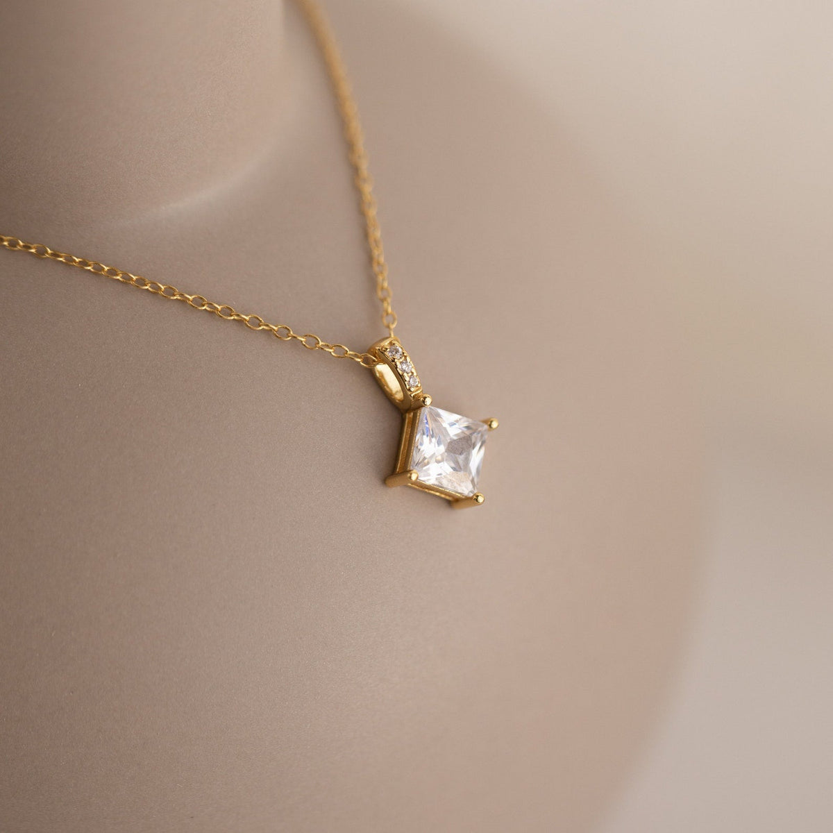 Carina diamond necklace