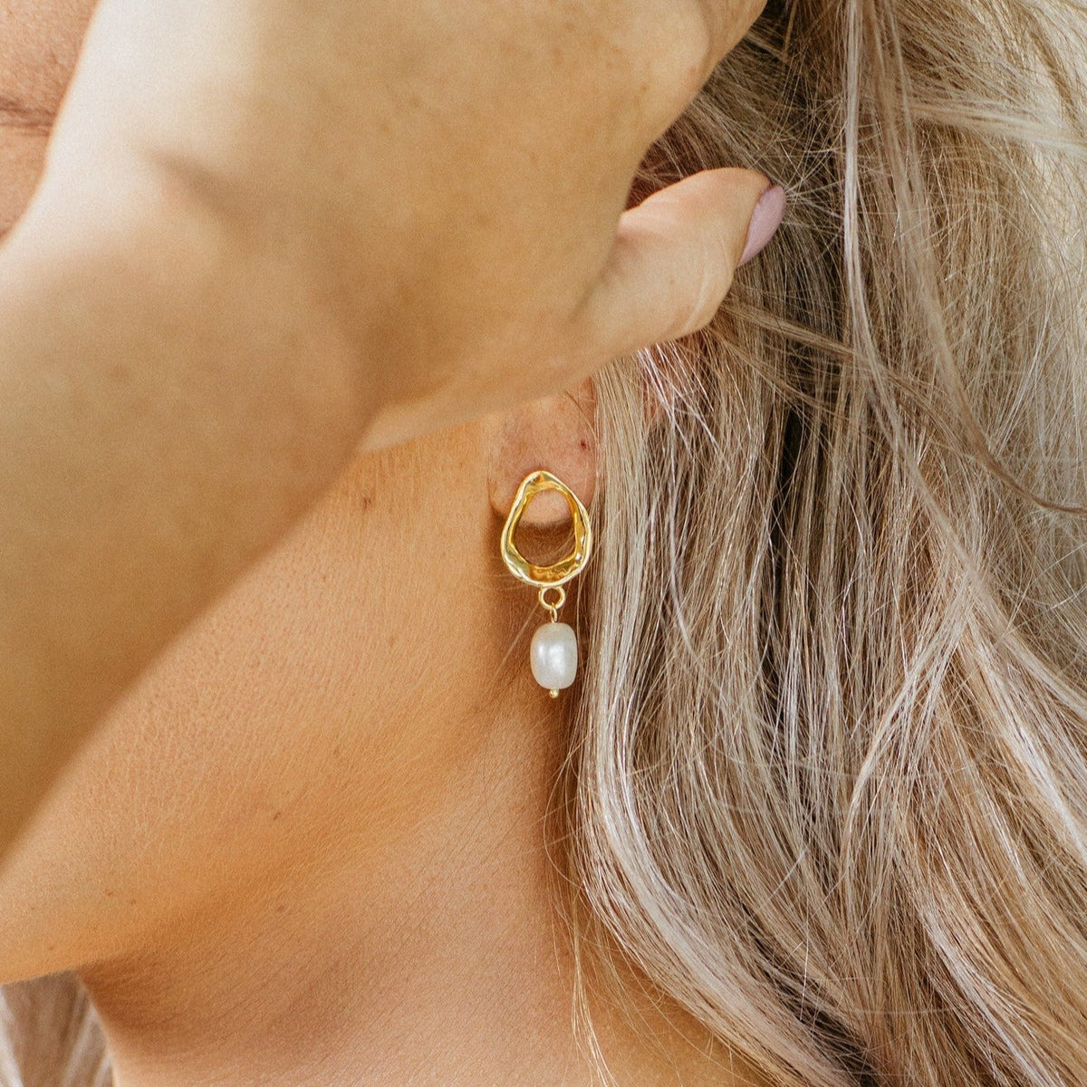 Rebecca pearl drop earrings