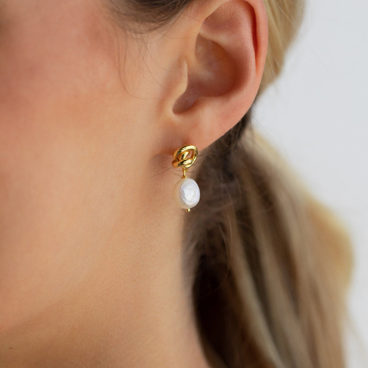 Knot pearl drop earrings