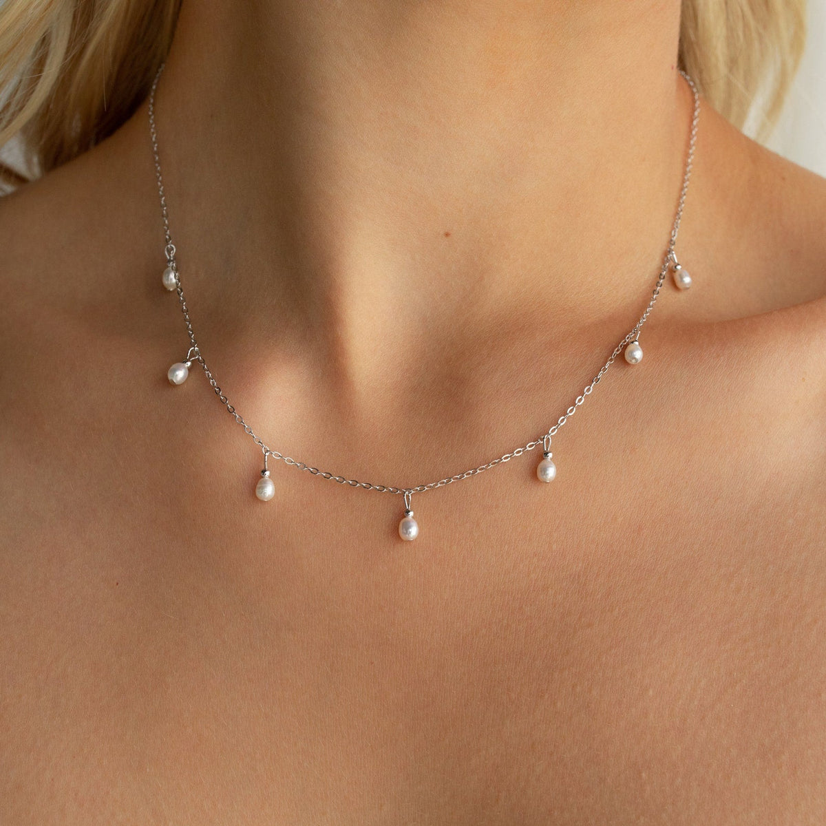 Pearl station necklace