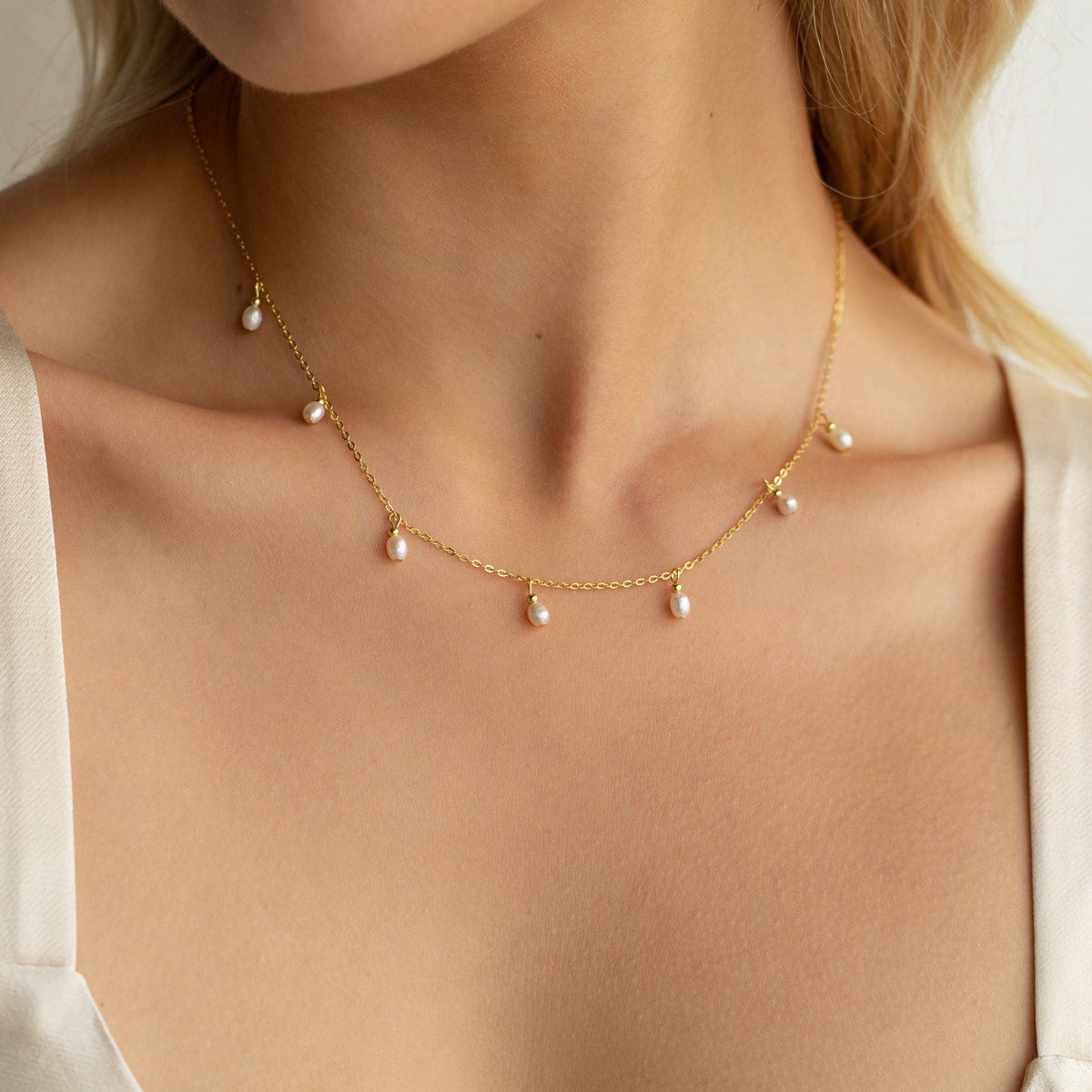 Pearl station necklace