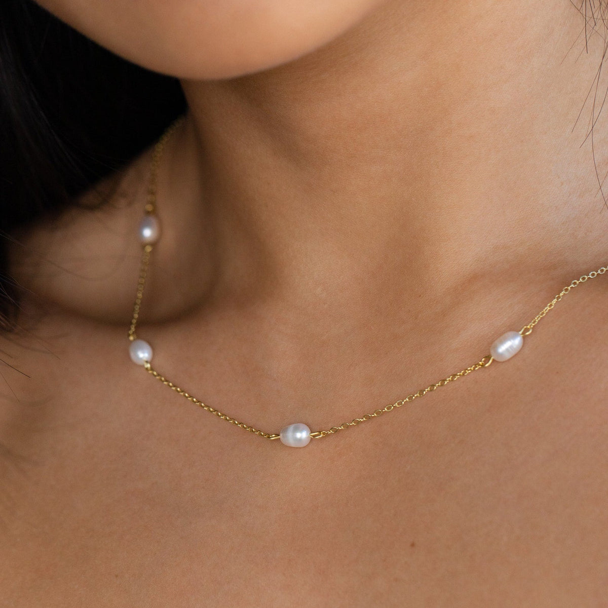 Anna pearl station necklace