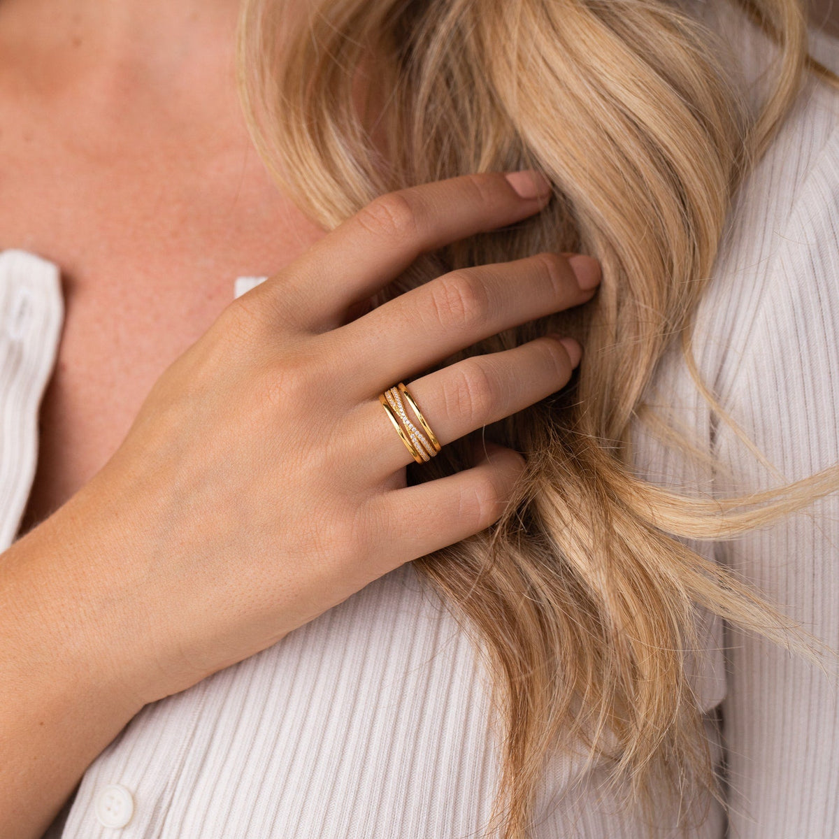 Amani pave twist ring