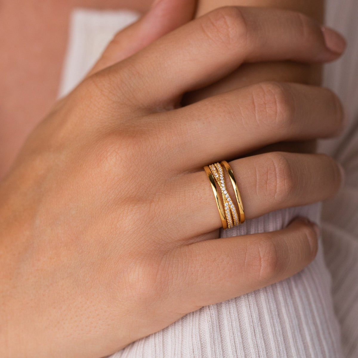 Amani pave twist ring
