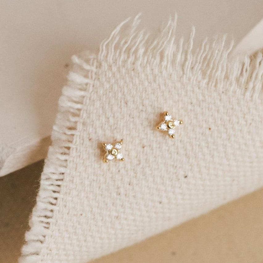 Hera flower studs