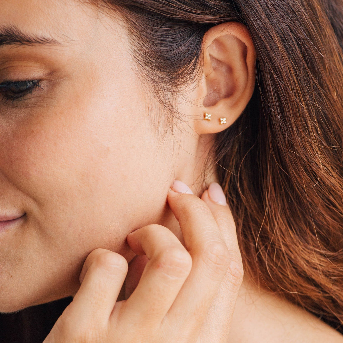 Hera flower studs