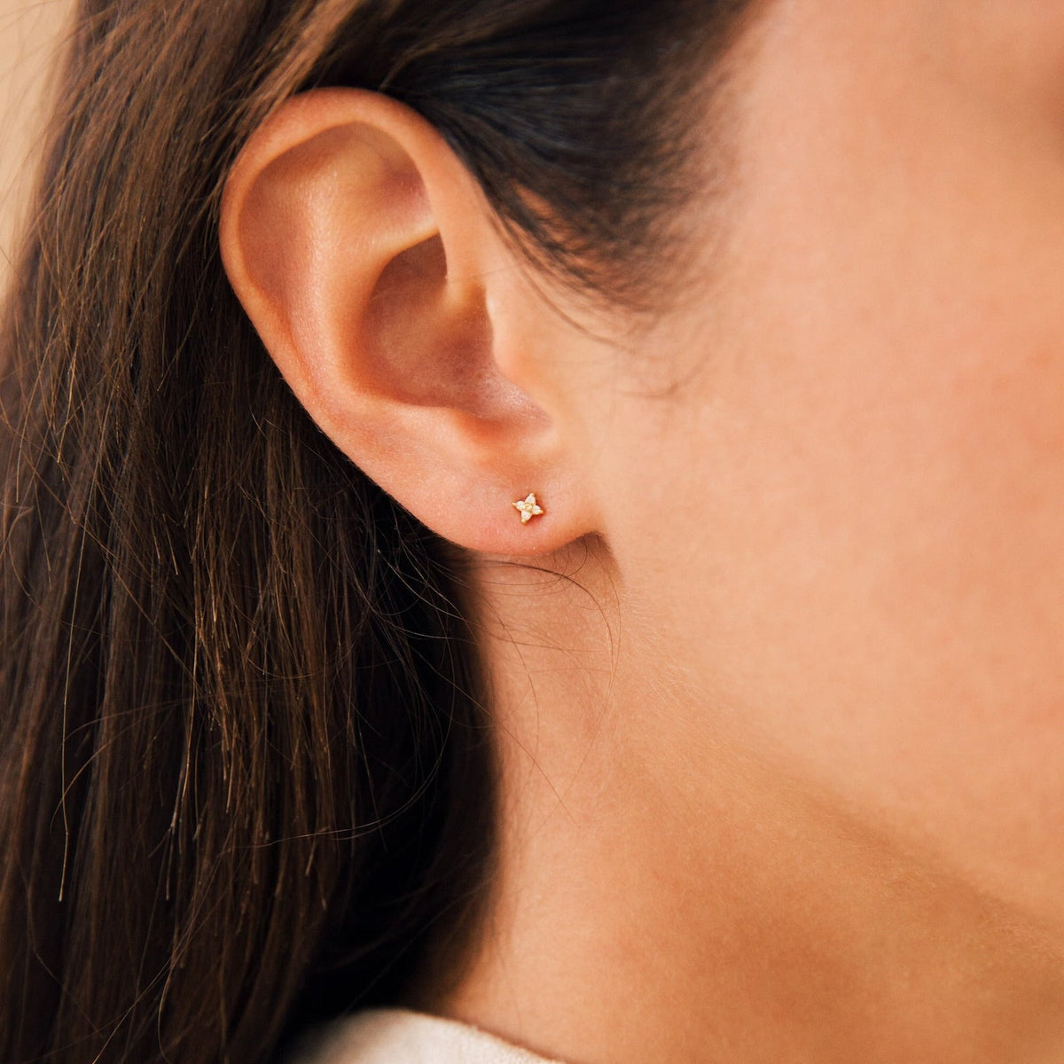 Hera flower studs
