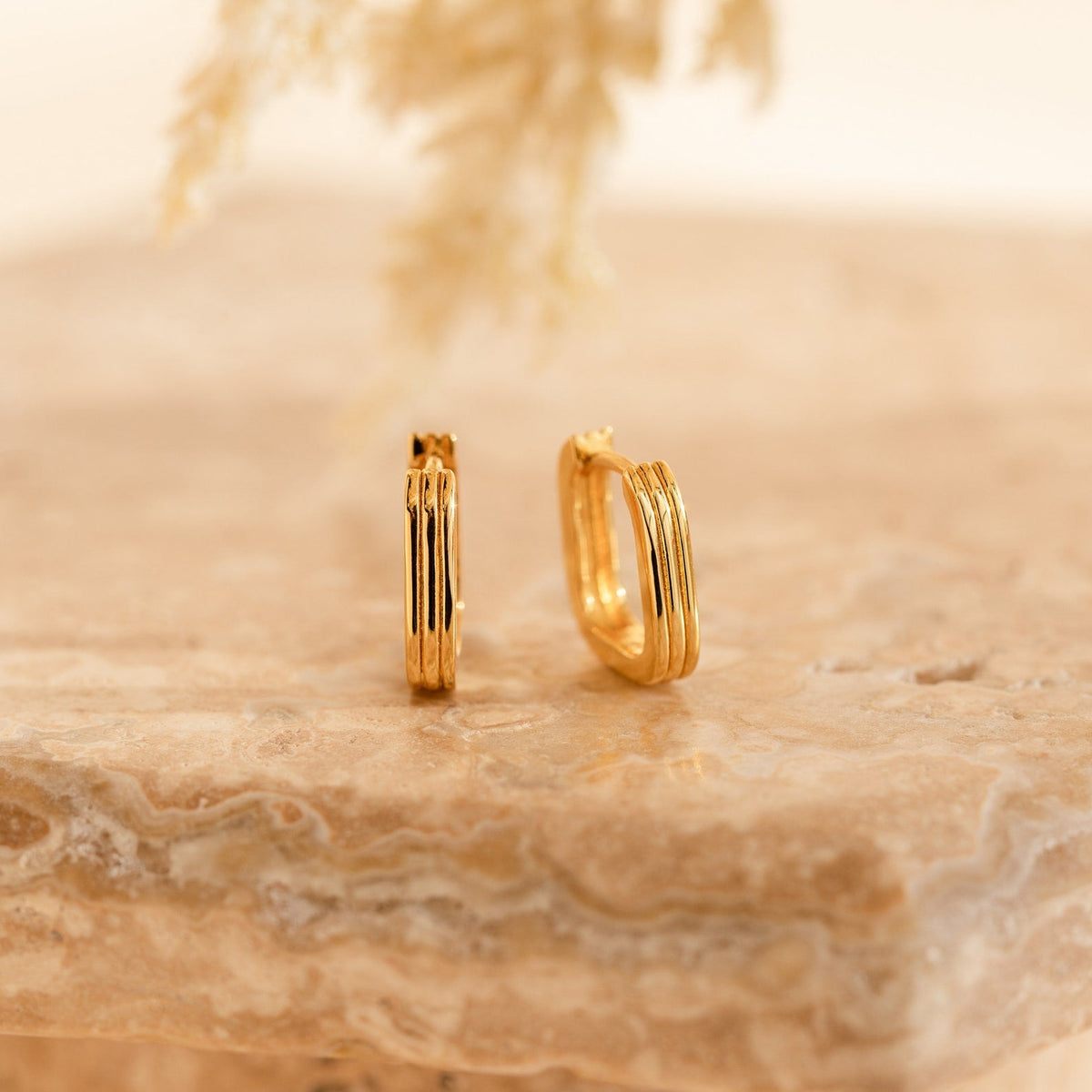 Ribbed link hoops
