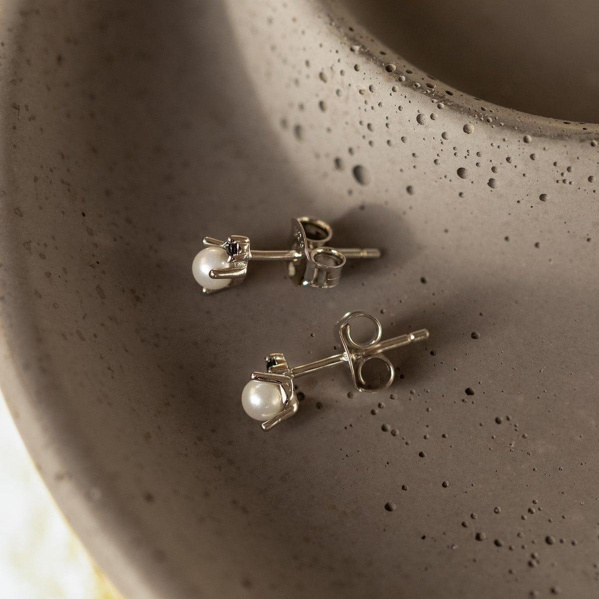 Raindrop pearl onyx studs