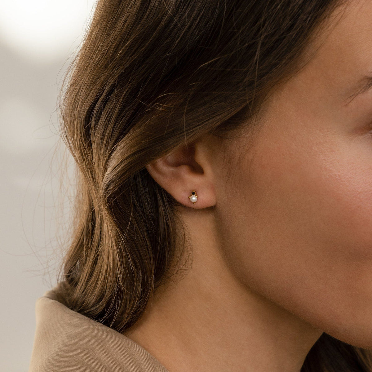 Raindrop pearl onyx studs