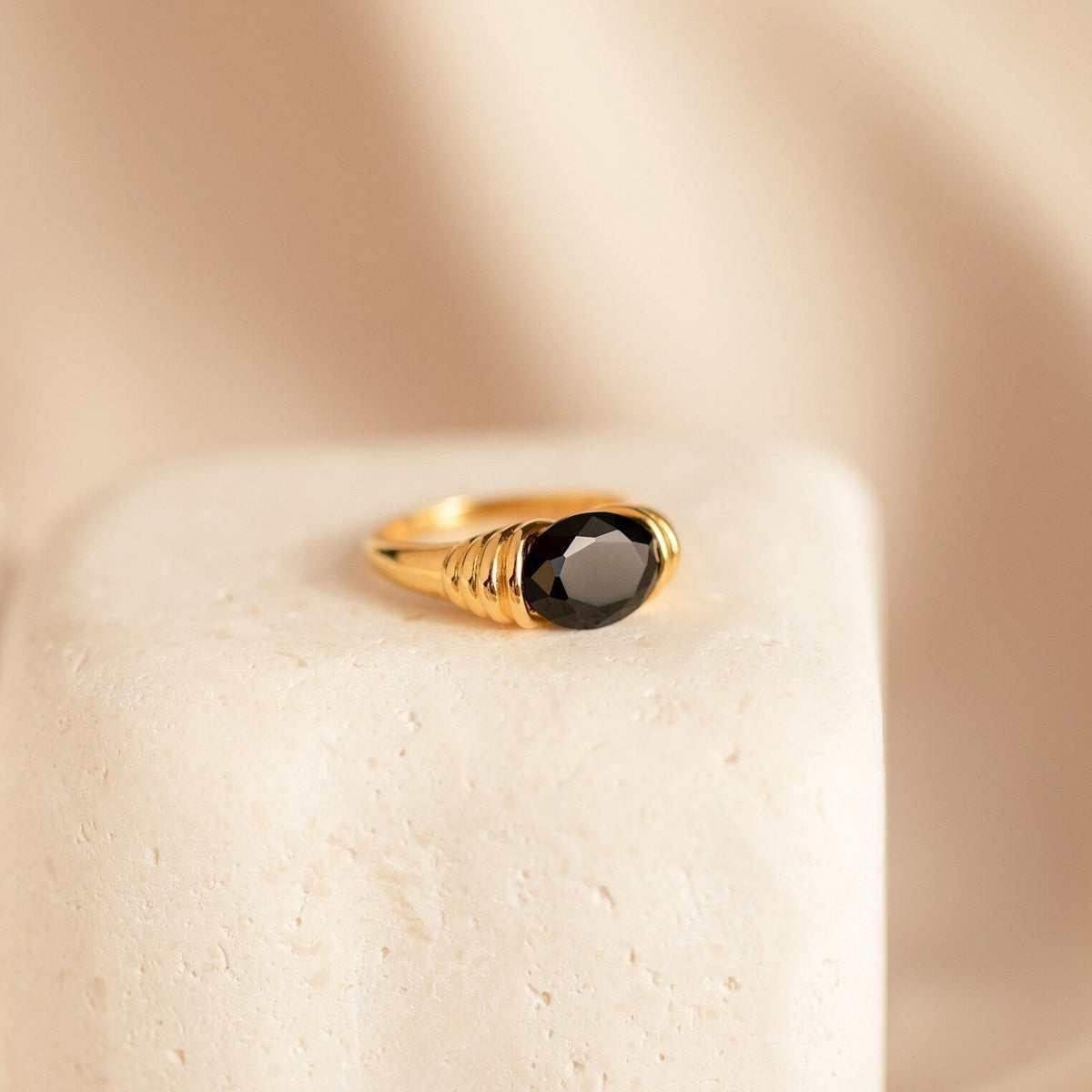 Dusk signet ring