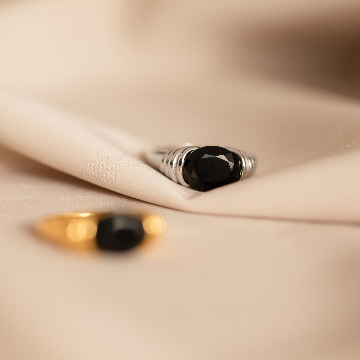Dusk signet ring
