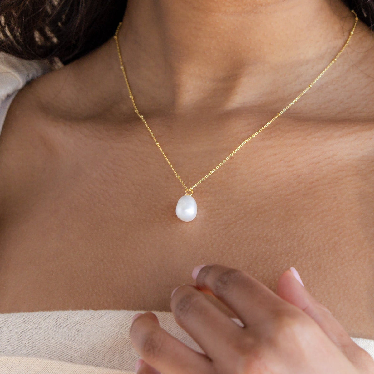 Ariel pearl necklace