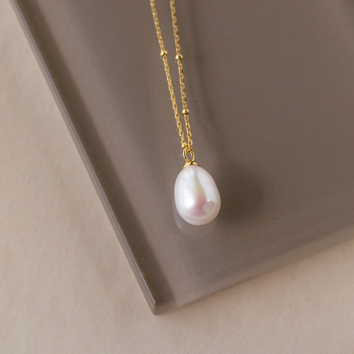 Ariel pearl necklace