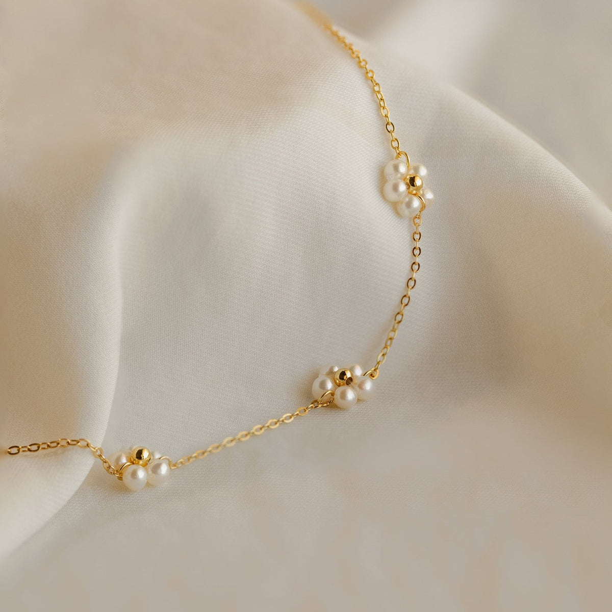 Flower pearl station necklace