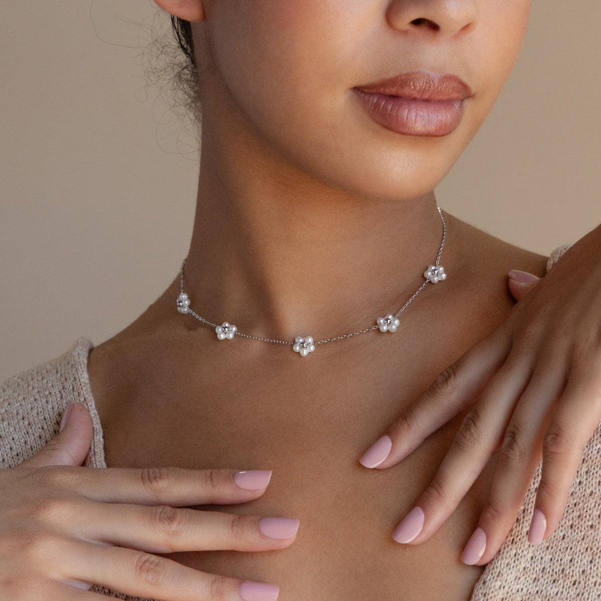 Flower pearl station necklace