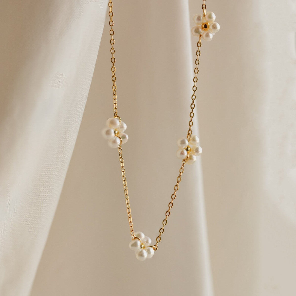 Flower pearl station necklace