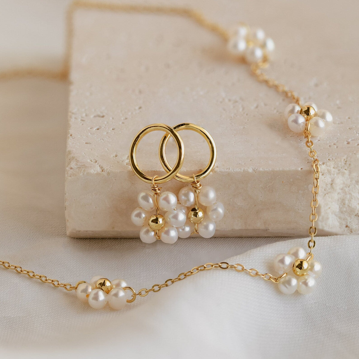 Flower pearl station necklace