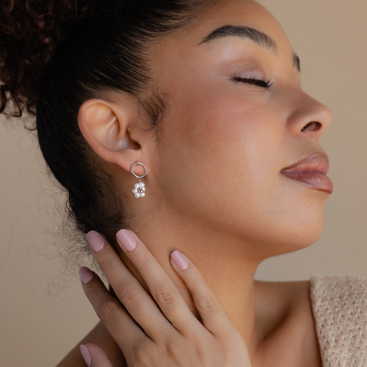 Flower pearl drop earrings