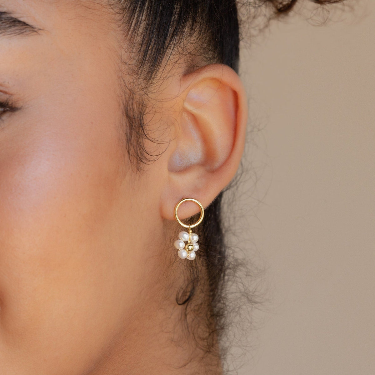 Flower pearl drop earrings