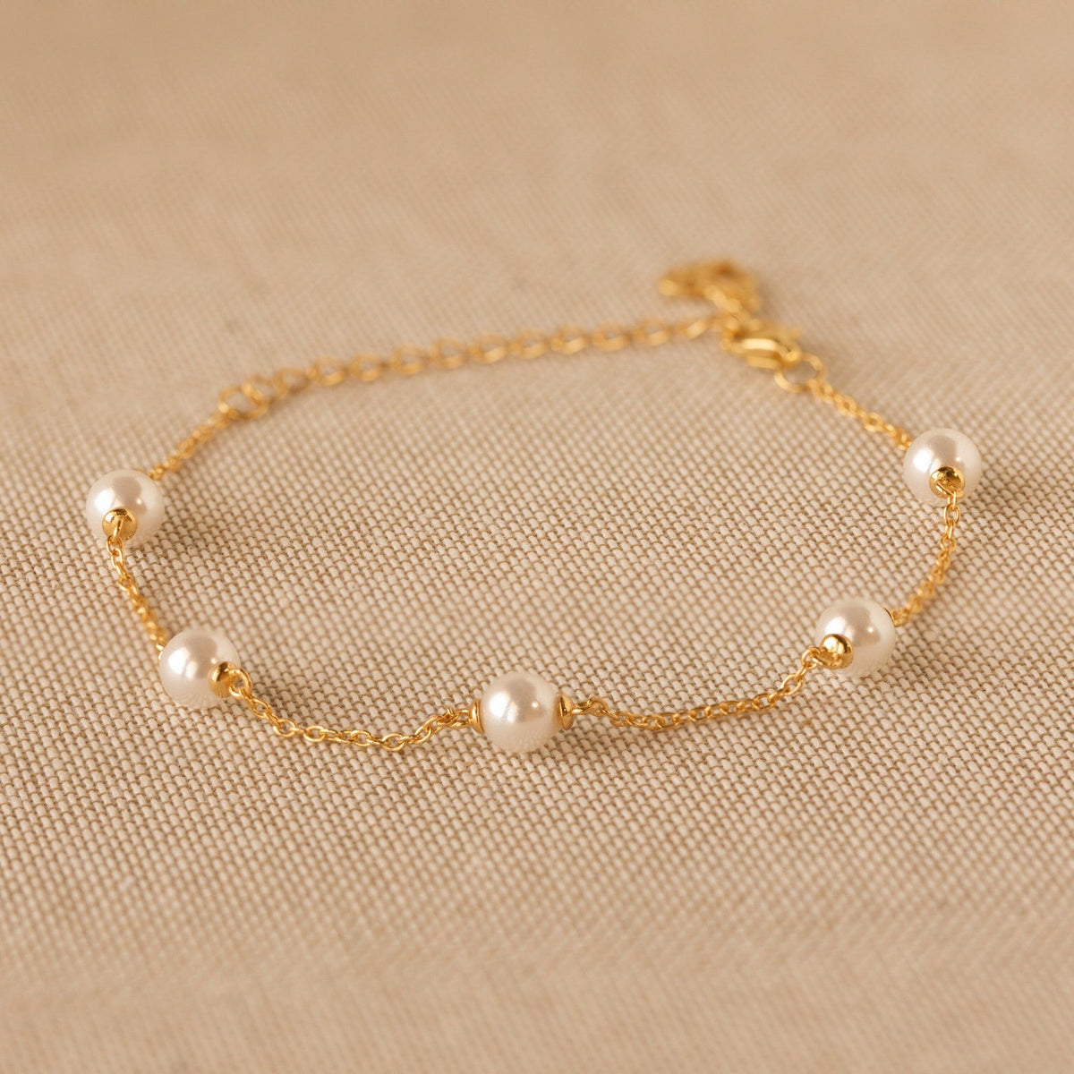 Pearl station bracelet