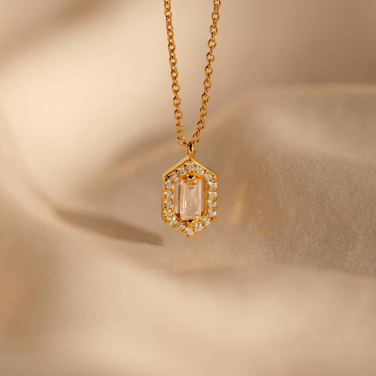 Daydreamer diamond necklace