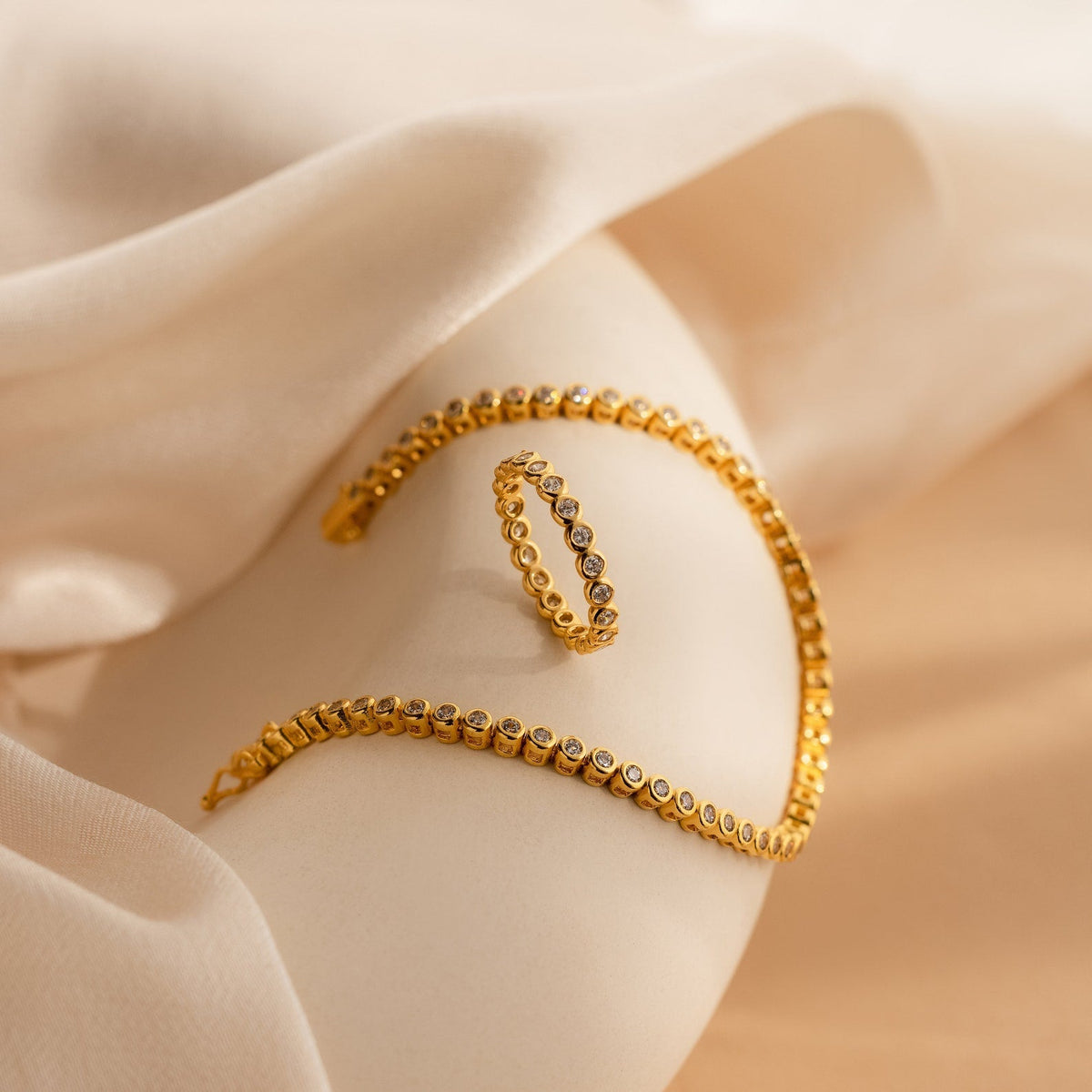 Diamond bezel tennis ring