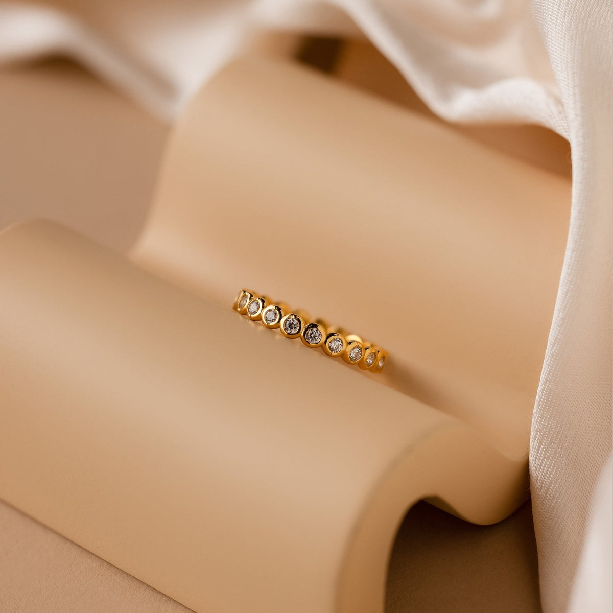 Diamond bezel tennis ring