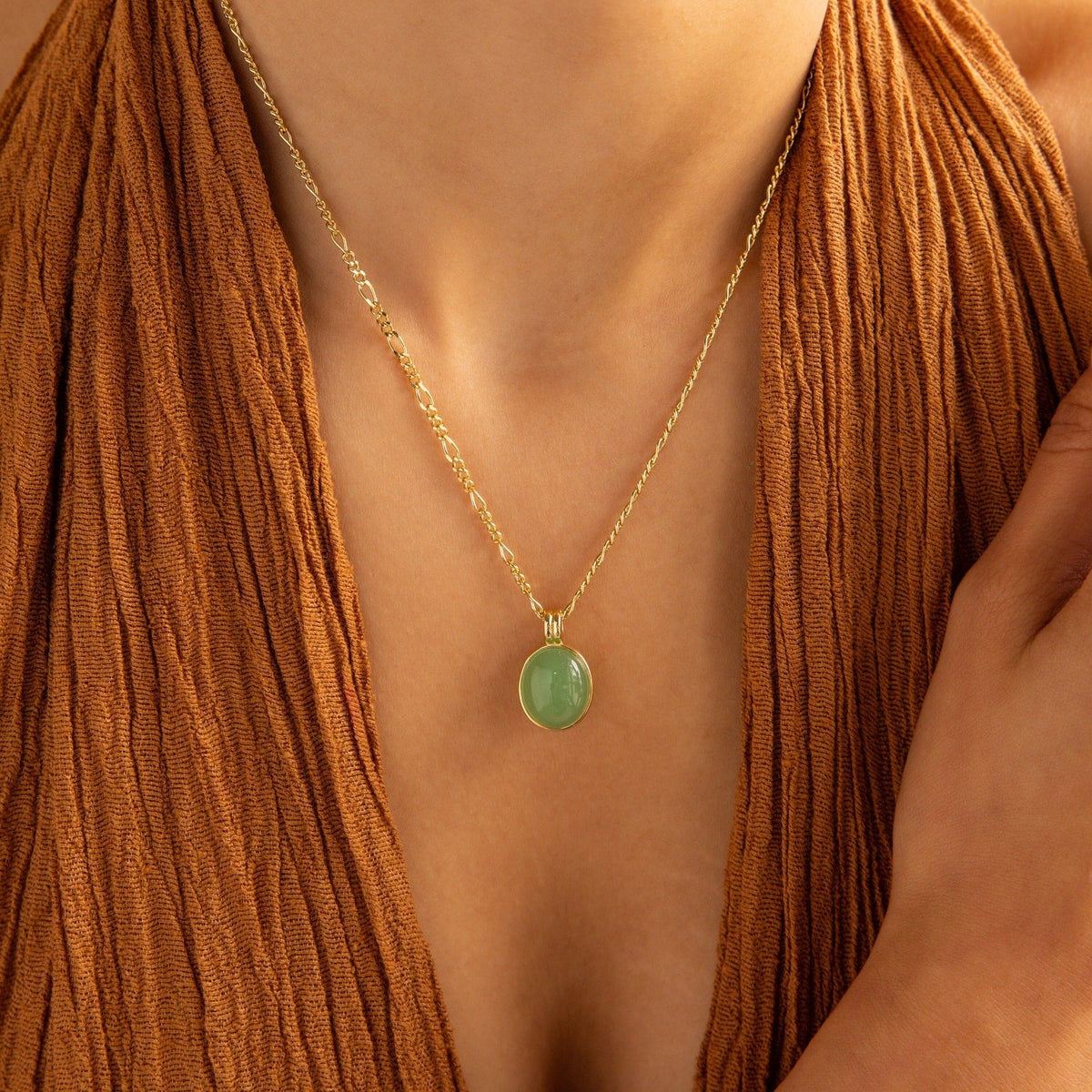 Jade oval pendant necklace