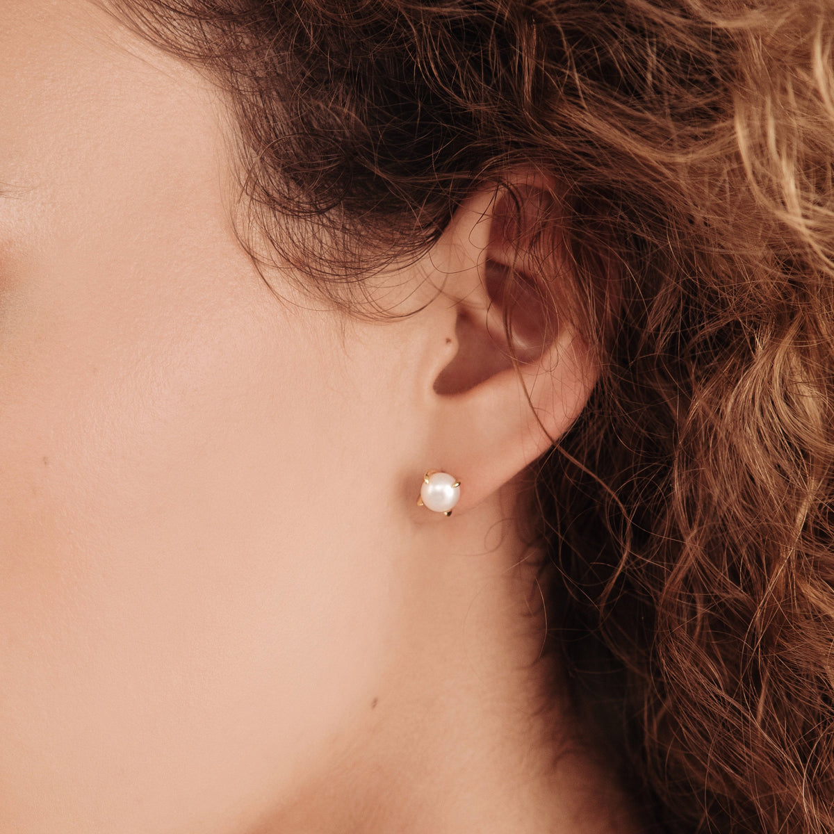 Zoe pearl studs